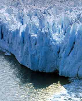 Gletscherkante am Wasser (11 kB)